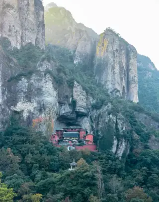Yandang Mountain peaks at night